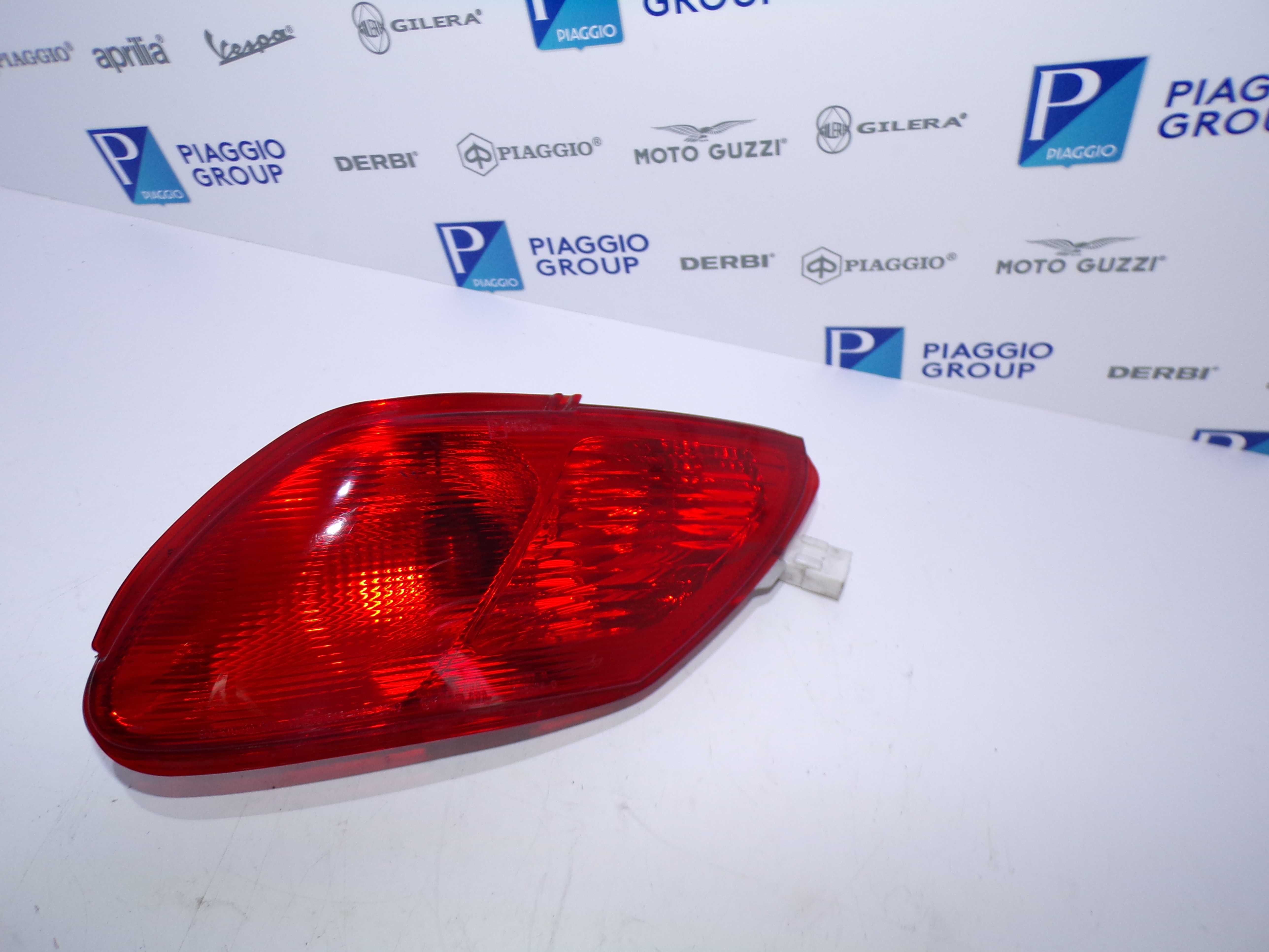Lampa tył Prawa strona Czerwona Piaggio MP3 125/500cc 06-13r.
