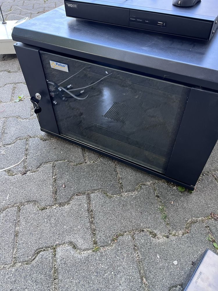 Zestaw monitoring + alarm RISCO + rejestrator HQ + szafa RACK itp