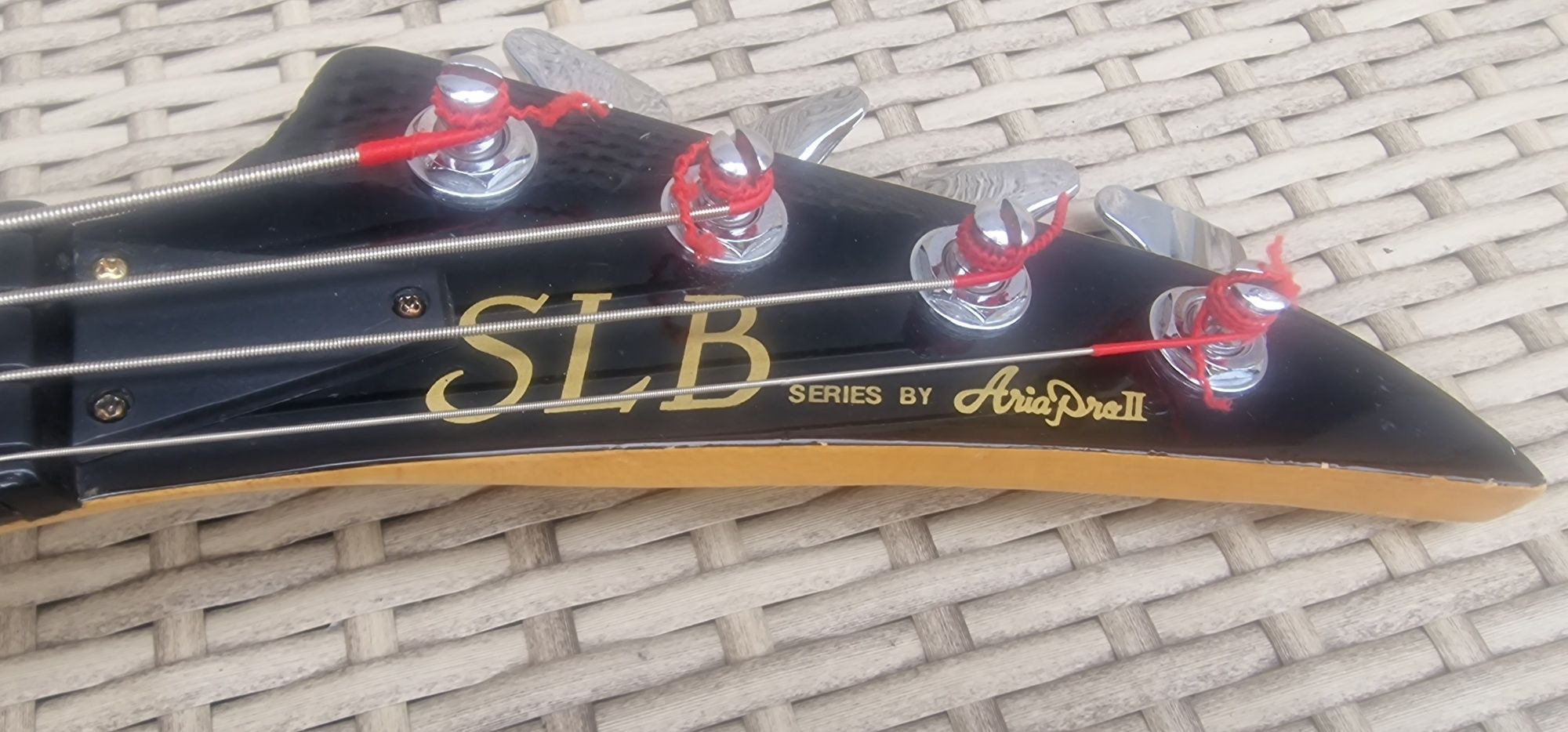 Gitara basowa Aria Pro II SLB plus wzmacniacz