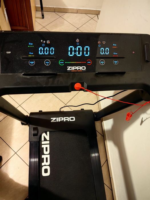 Bieżnia ZIPRO Pacto iConsole+ jak nowa