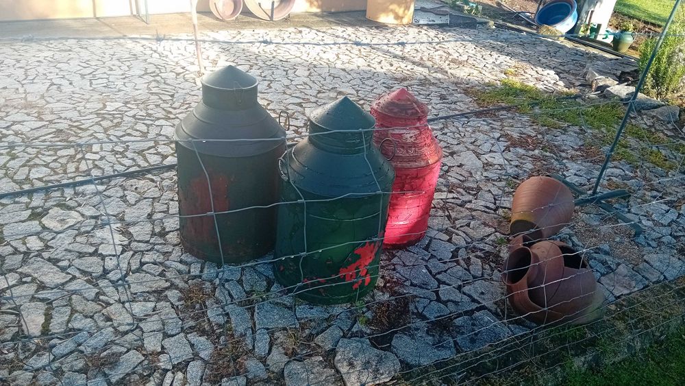 Potes de azeite em chapa