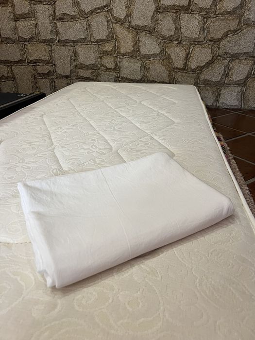 Colchão solteiro ortopédico como novo + OFERTA: edredão e capa