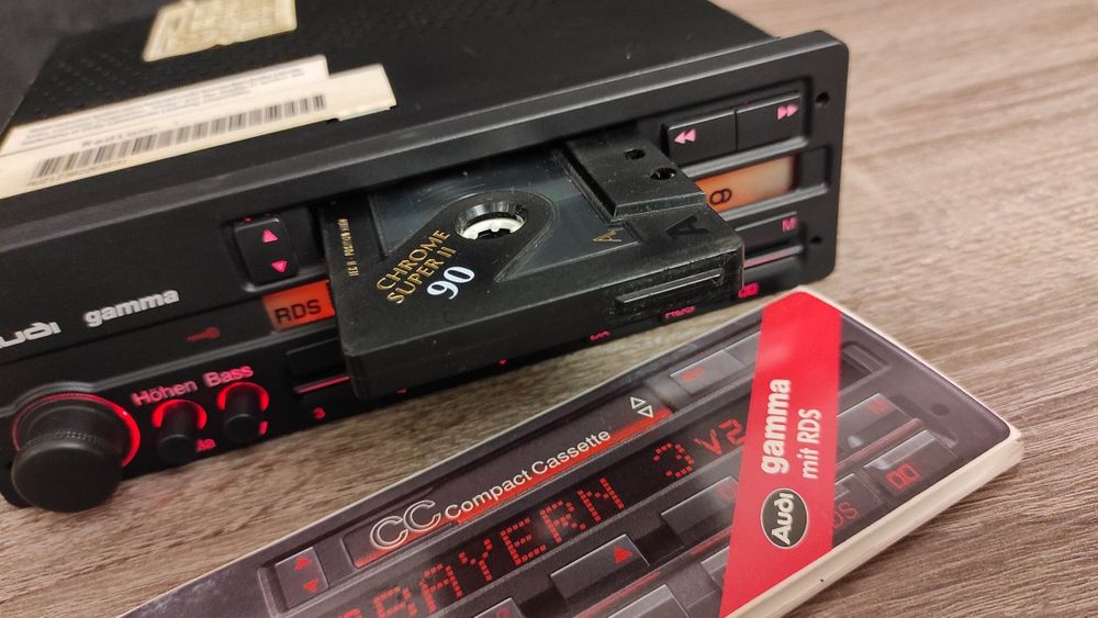 Idealne radio Audi GAMMA CC 80 100 coupe 90 A4 B3 B4 19cm oldtimer