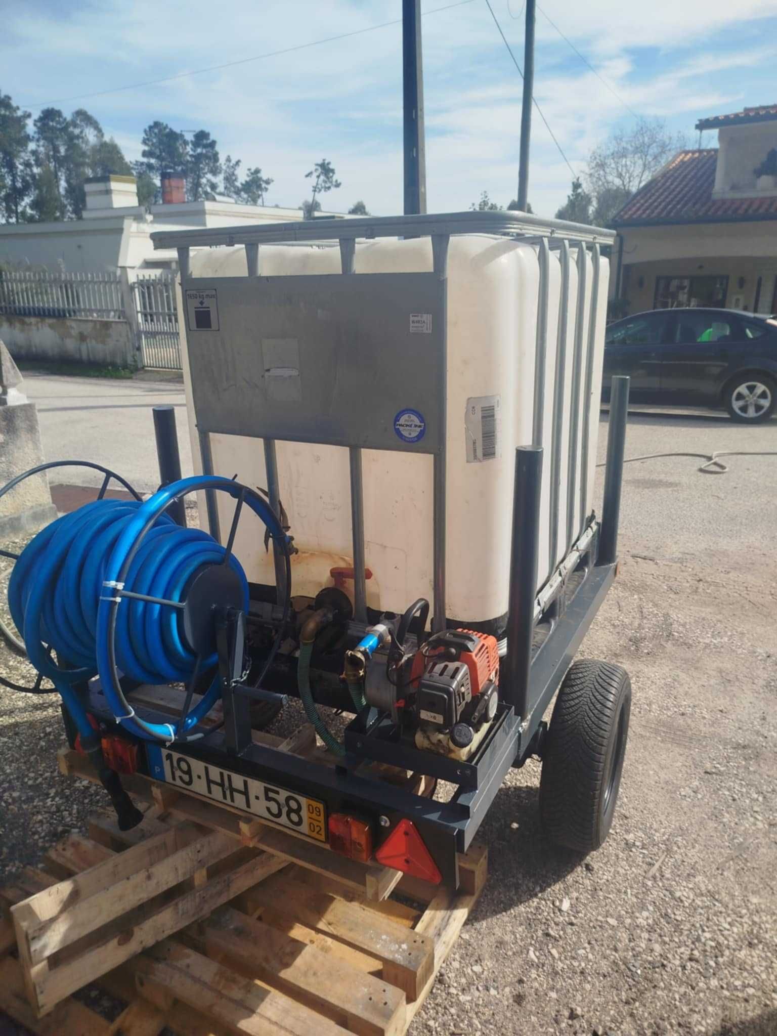 Depósito 1000 litros com bomba