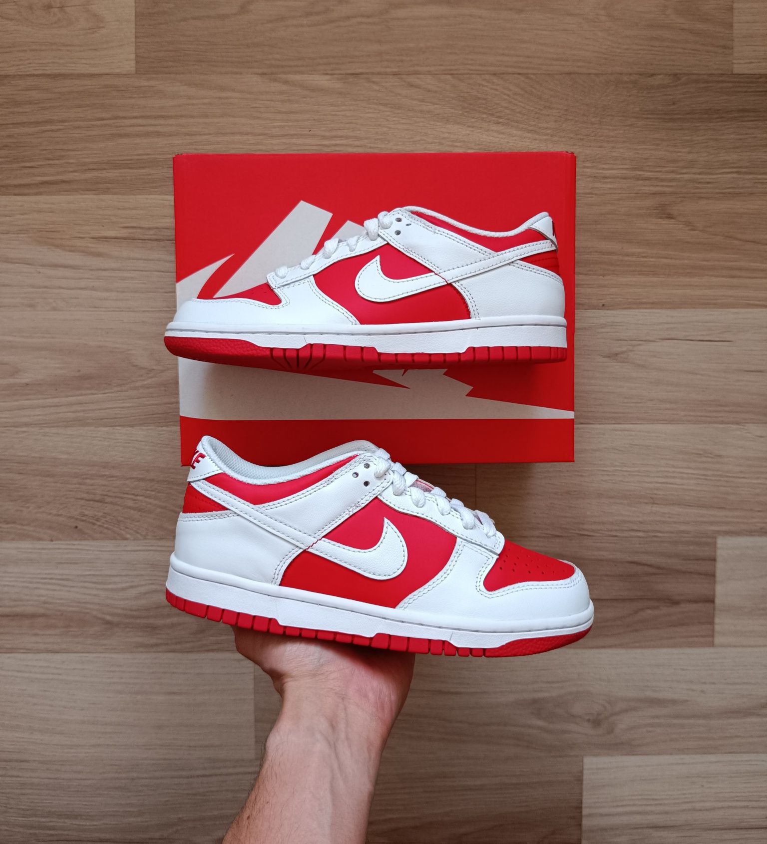 Buty damskie Nike Dunk Low Championship Red GS r. 37,5