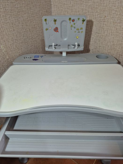 Парта шкільна (б/у в гарному стані)