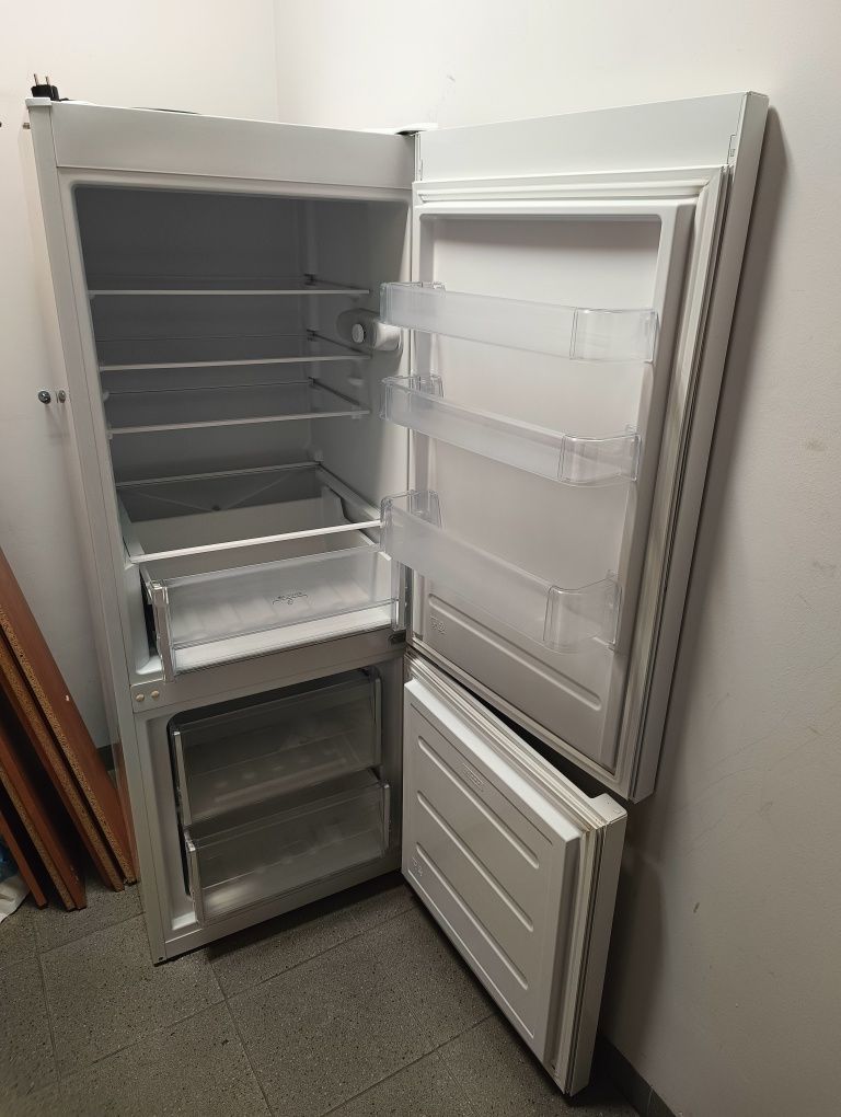 Lodówka Indesit wymiary ok 160x64x59