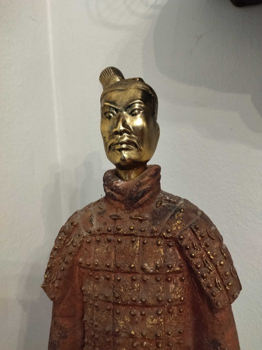 Réplica de guerreiro em terracota