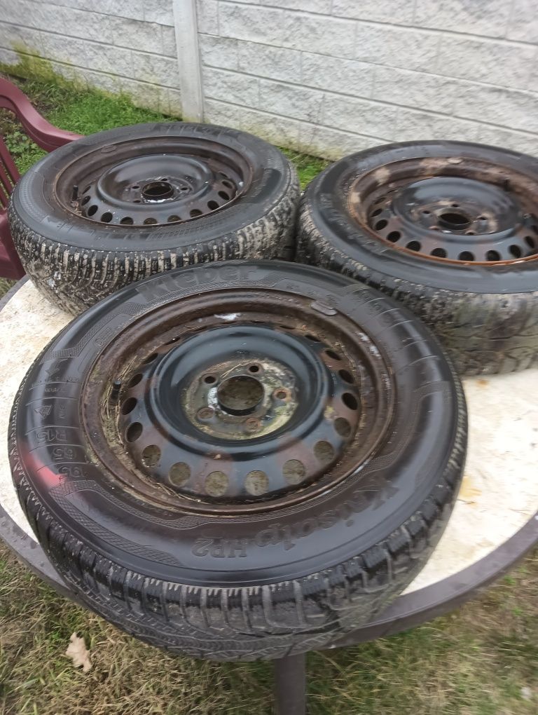 Sprzedam 3 koła od Hondy Civic + 4 kołpaki