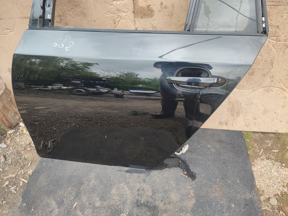 Drzwi lewe tył BMW e61  kod lakieru 668 schwarz