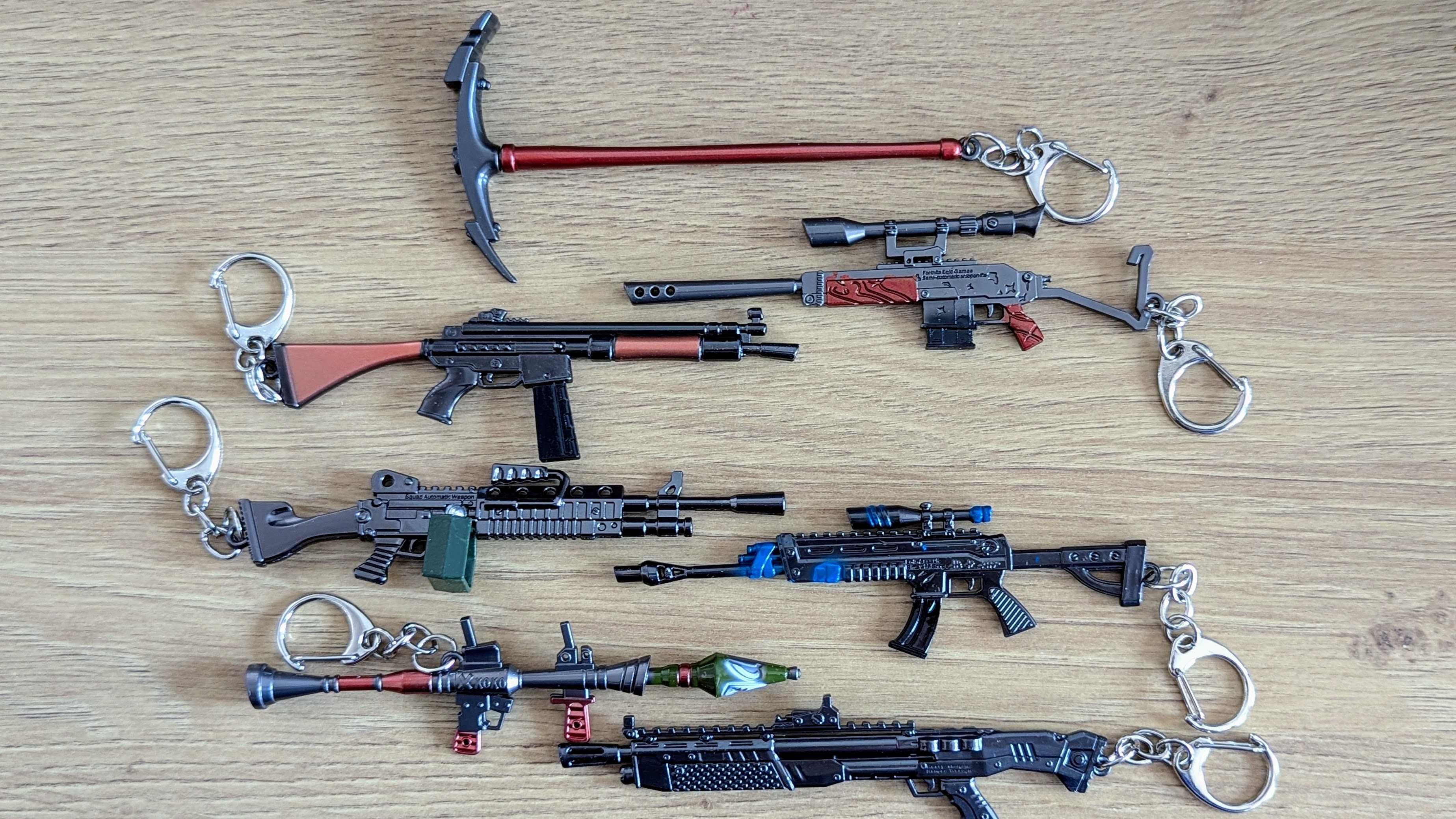 Zestaw 7 breloków – broń i kilof pickaxe z gier PC/PS5/Xbox