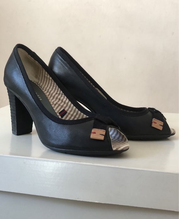 Tommy Hilfiger rozm.37 Czarne na obcasie skóra nat., otwarte palce