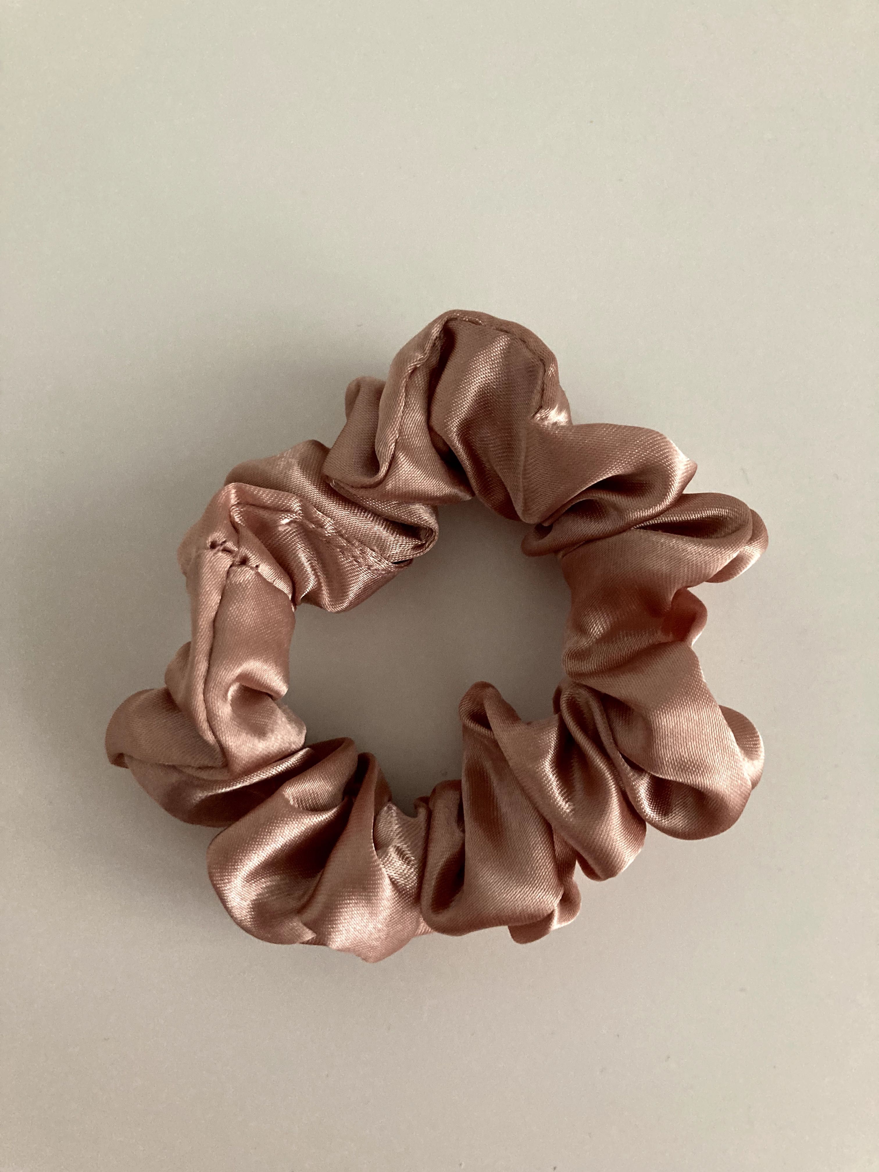 Satynowa scrunchie