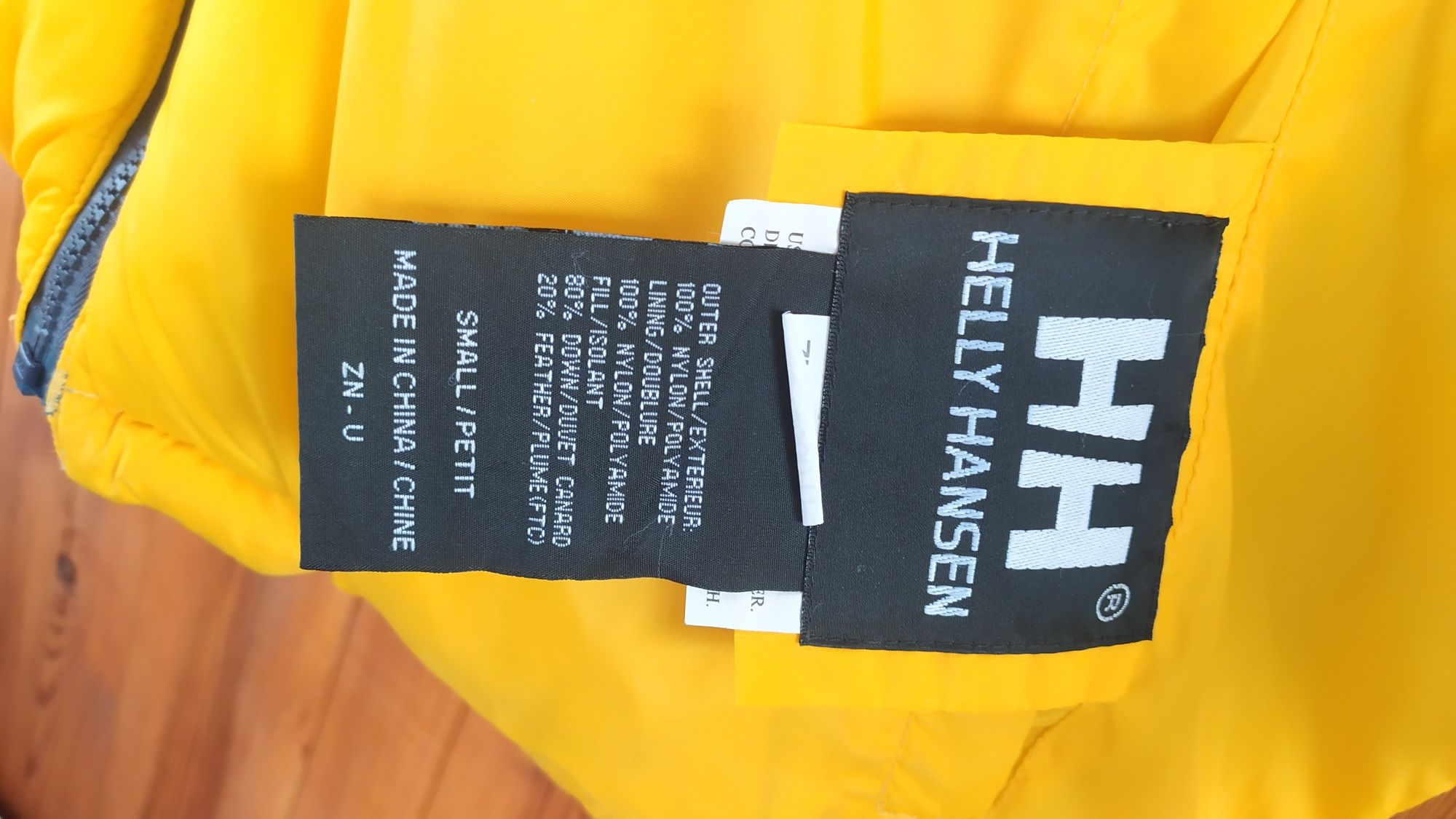 Зимова куртка,пуховик Helly Hansen
