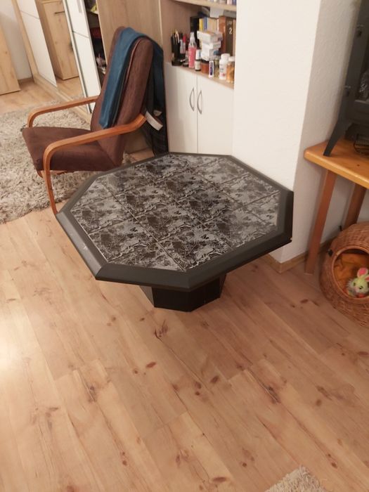 Osmiokatna ława kafelkowa