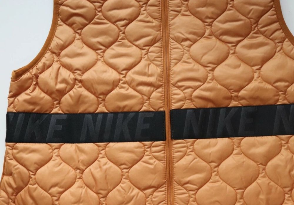 Нова жіноча жилетка Nike Aerolayer