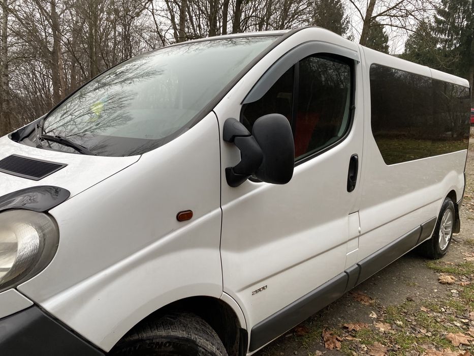 Opel Vivaro 2004 рік 1.9 довга база