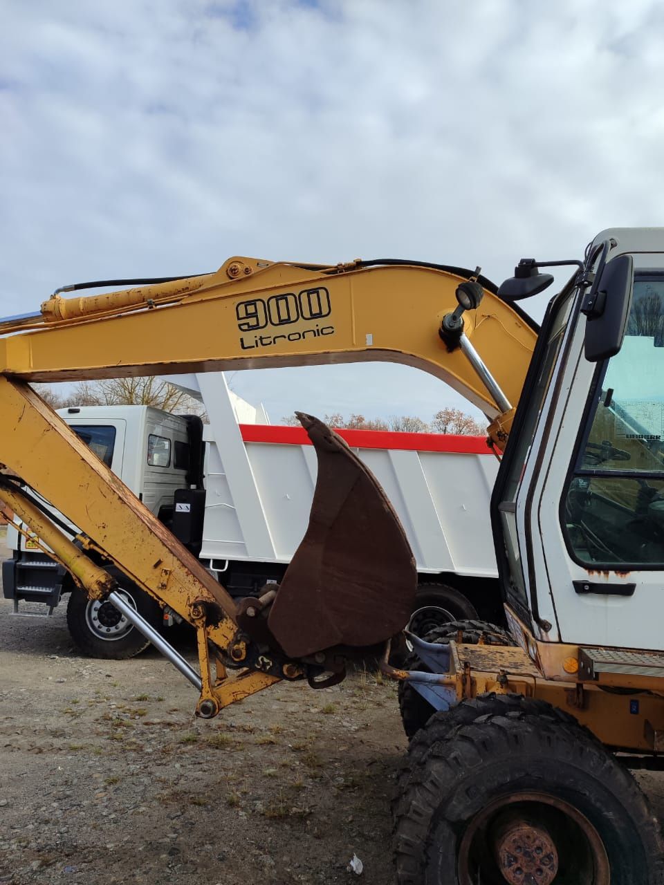 Продам екскаватор Liebher 900 Litronic