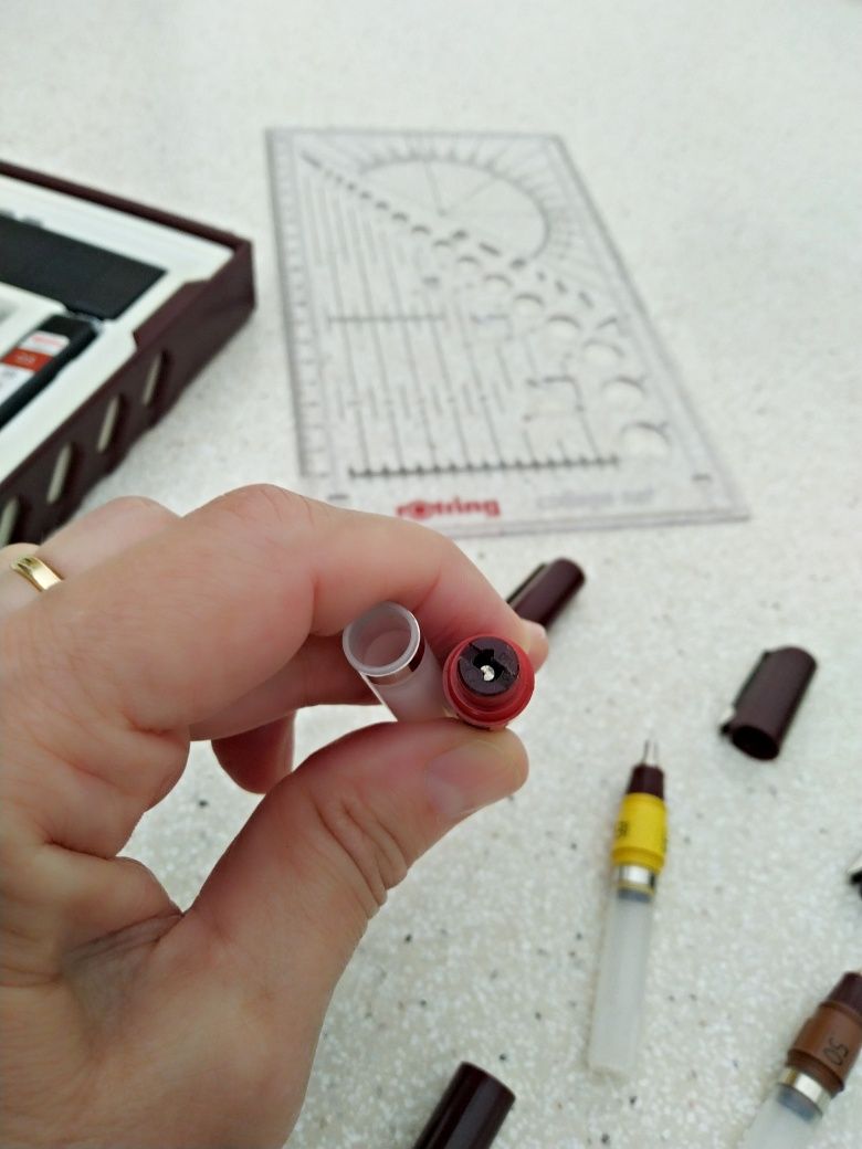 Estojo de desenho rotring usado, incompleto - ver descrição