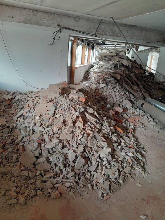 Demolição e recolha entulho