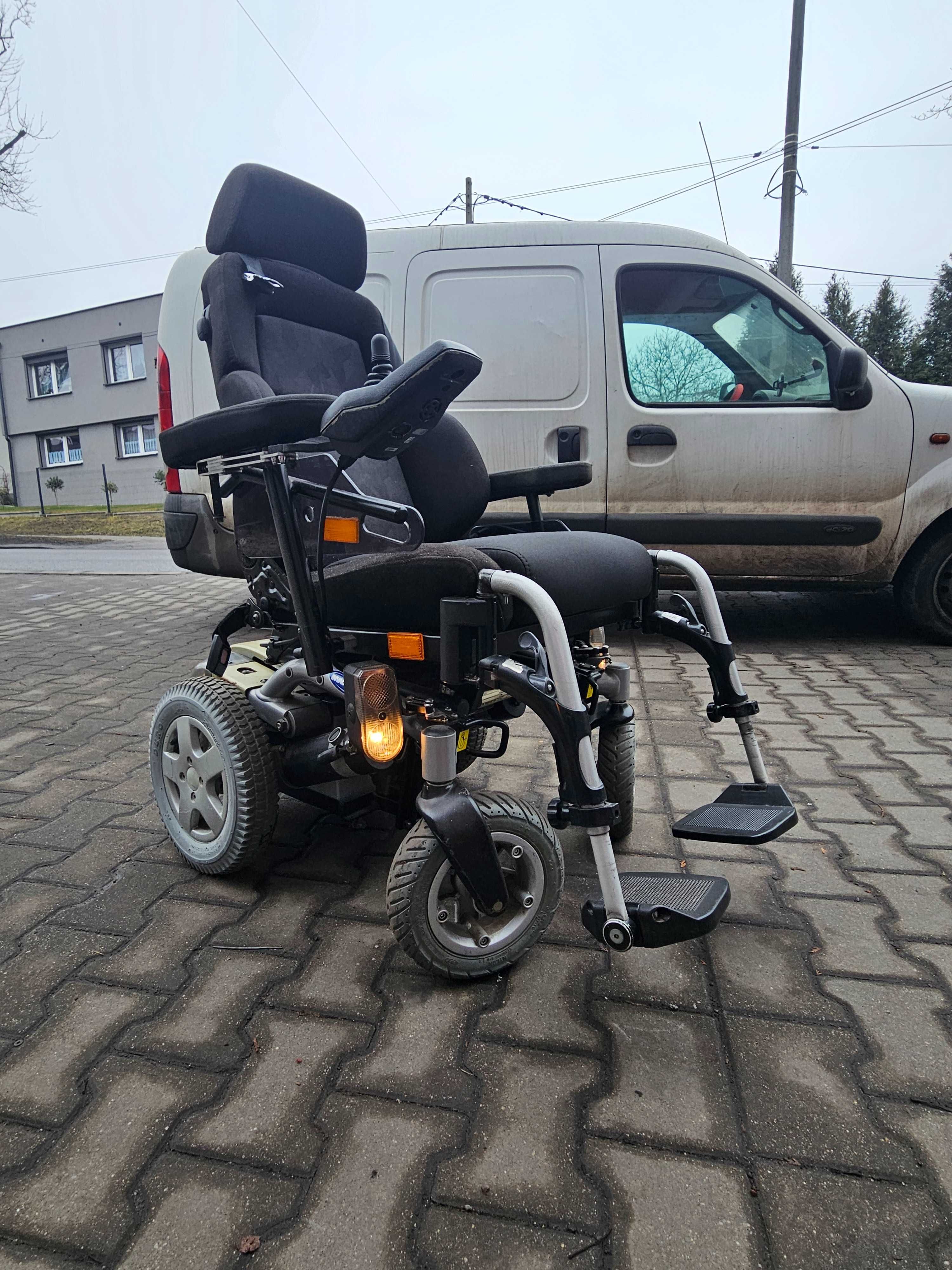 Wózek inwalidzki  Invacare Storm z elektrycznym fotelem