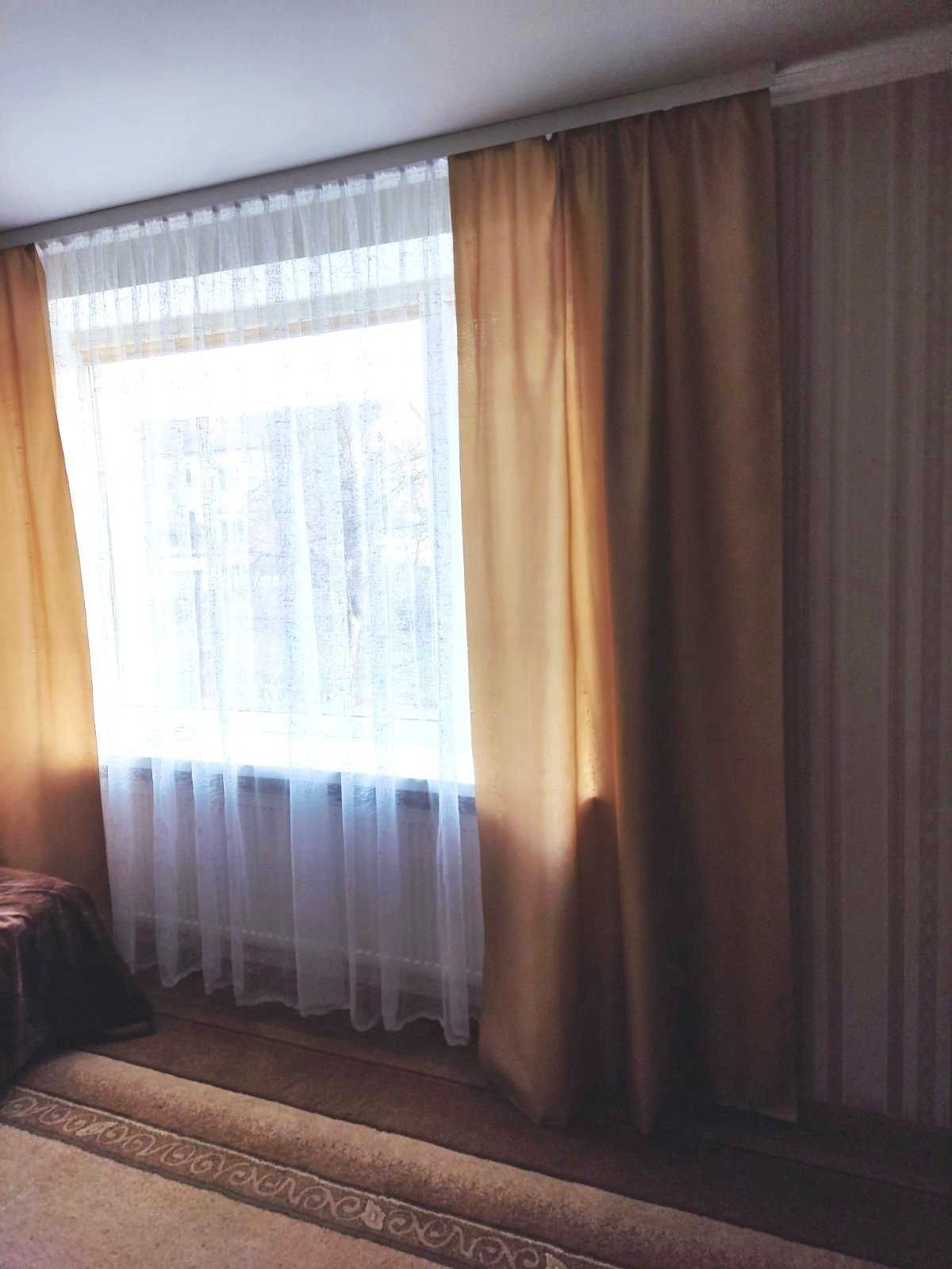 Готові штори , підшиті тасьмою р. 2,40 х 1,17