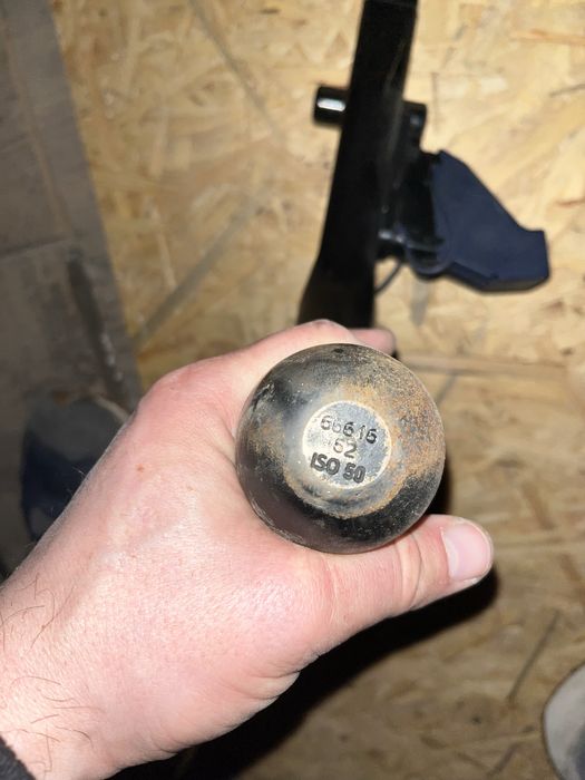 Hak holowniczy kula Mercedes w211