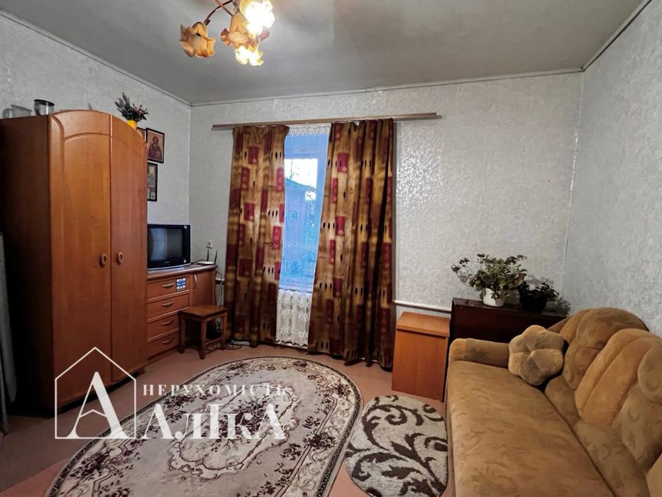 Продам частину будинку з власним двором