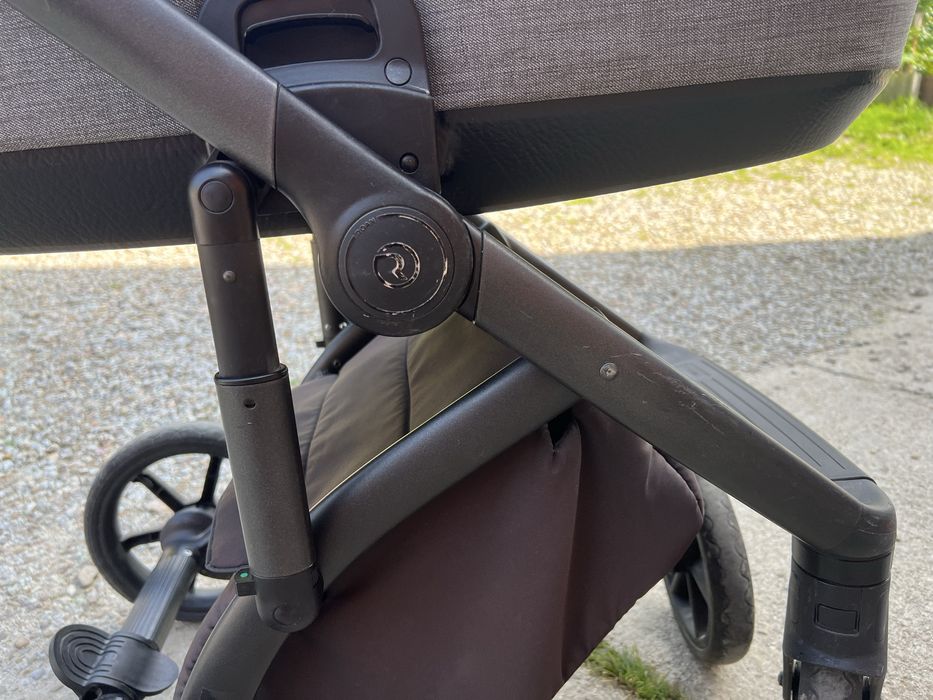 Wózek Roan Bloom 2w1 gondola + spacerowka + adaptery