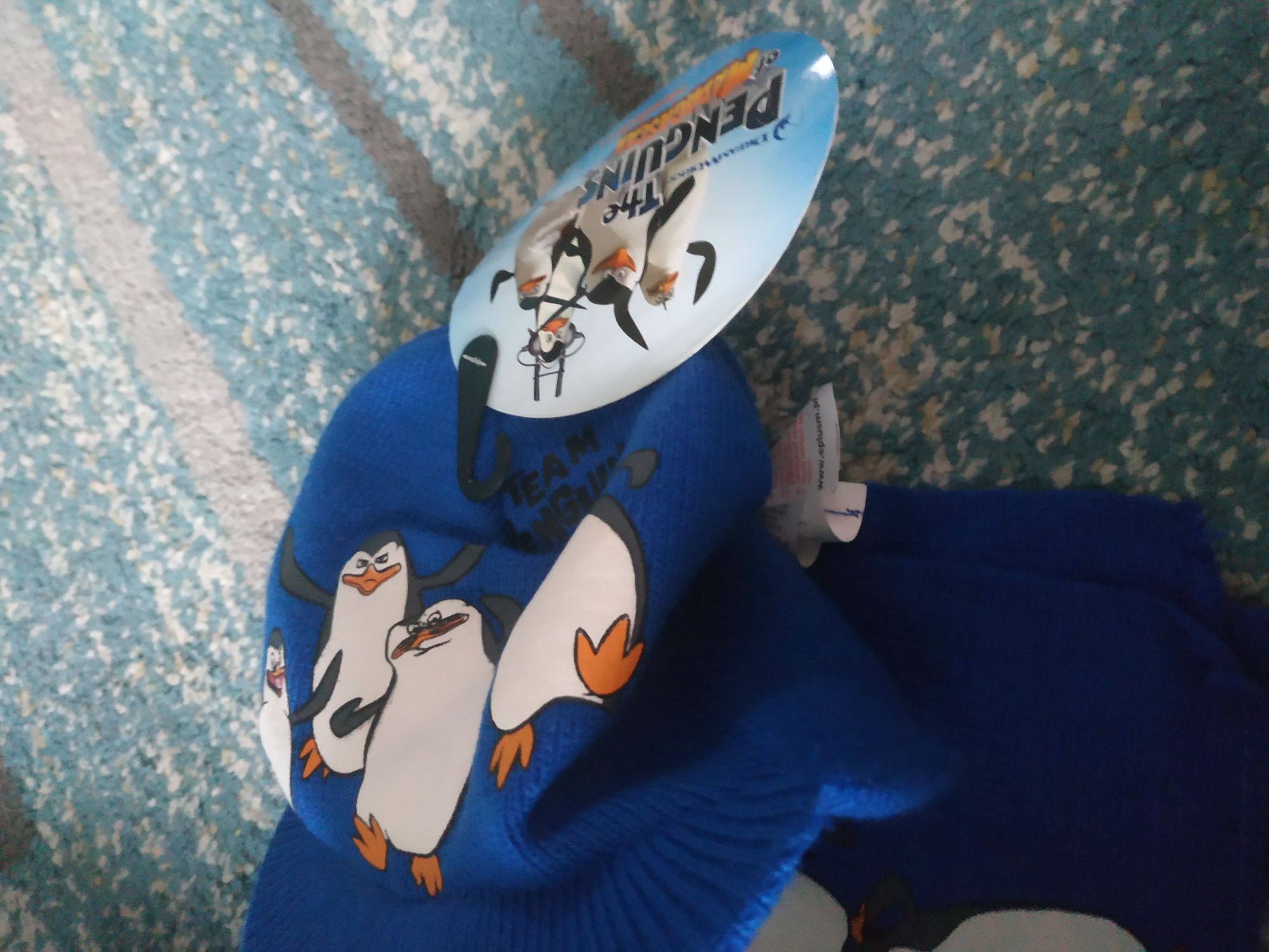 Pingwiny z Madagaskaru nowa czapka z szalikiem 2-4lata