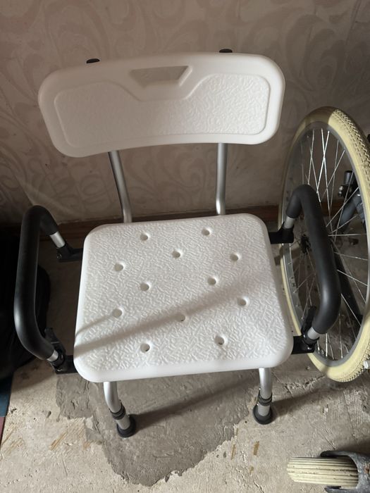 Сидение для инвалид в ванную