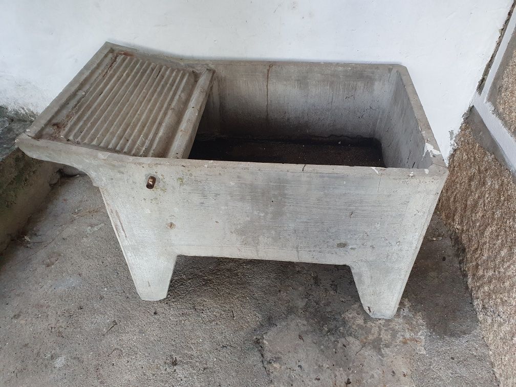 Tanque de lavar roupa em cimento