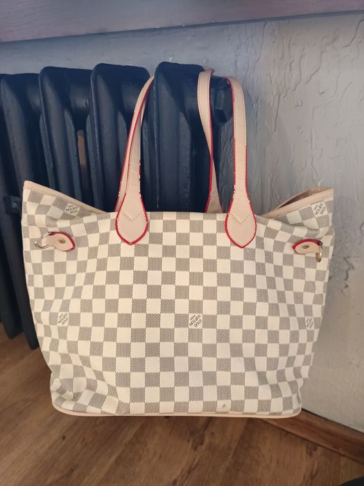 Torebka worek, kilka śladów użytkowania.