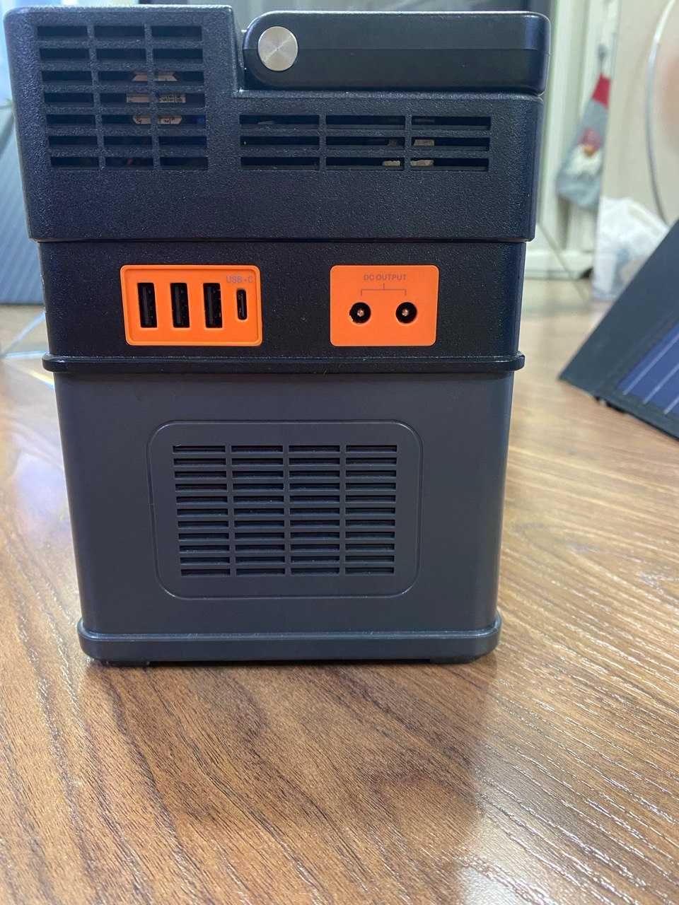 Портативна зарядна станція 700W з сонячними панелями потужністю 100W