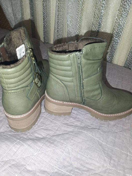 Продам кожані  хутром боти 40р,