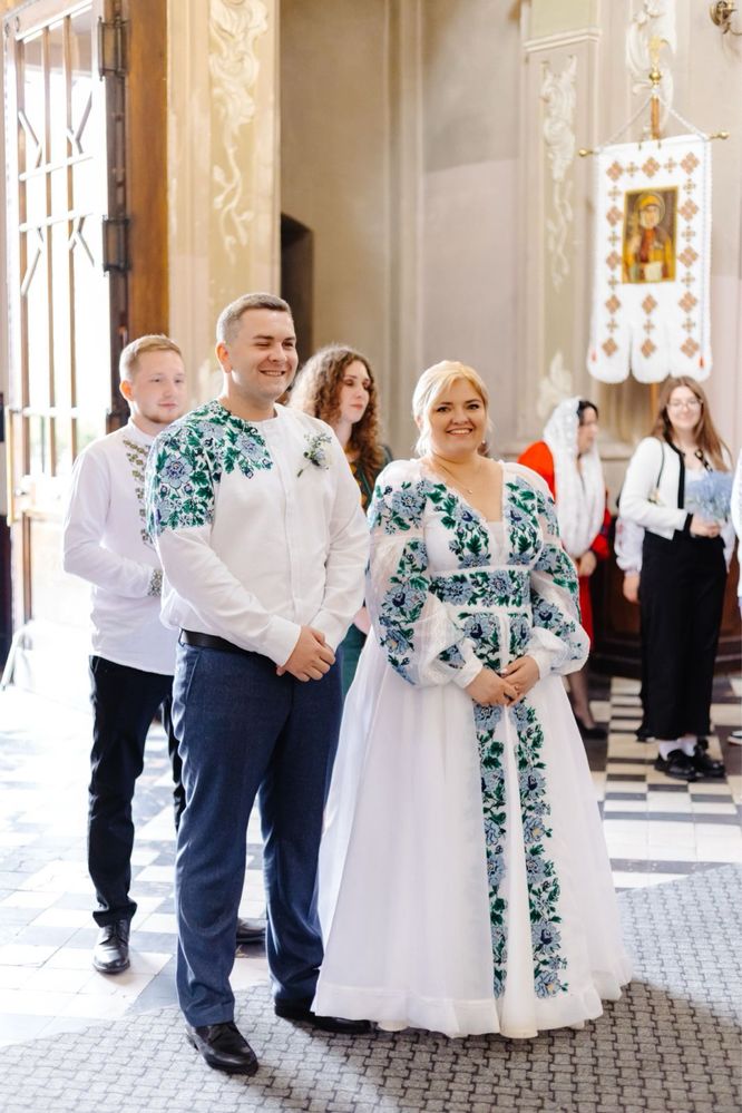 Весільна сукня та сорочка чоловіча
