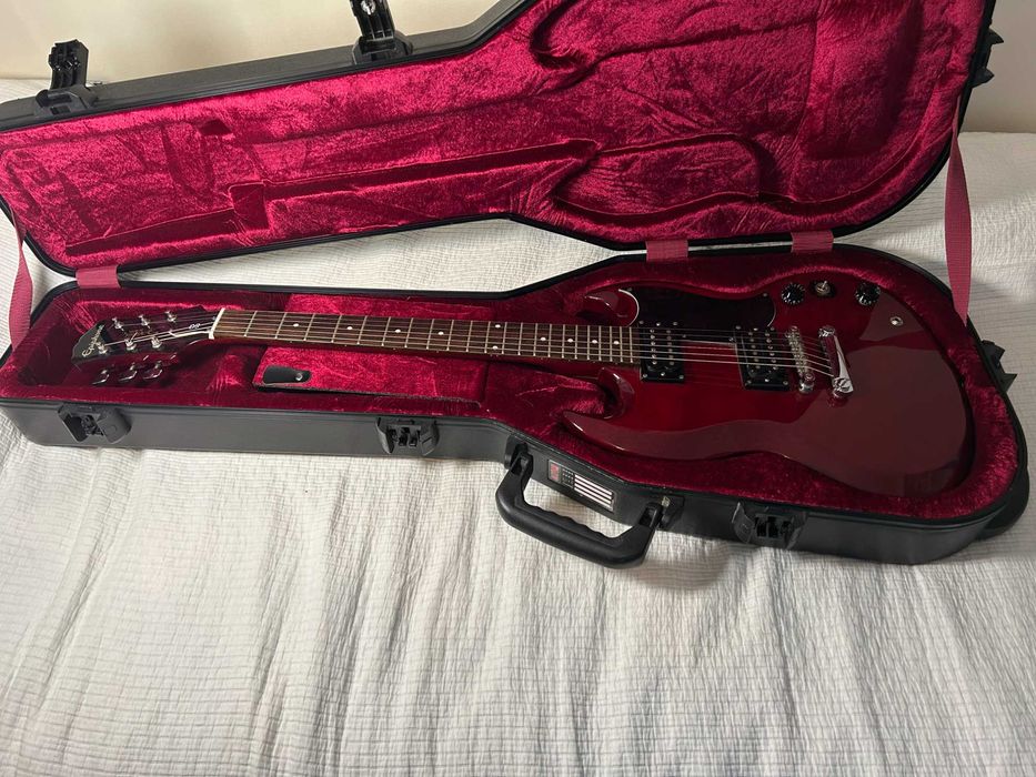 Epiphone Special SG Model, Cherry Red + Amplifier: Line 6 Spider IV 15