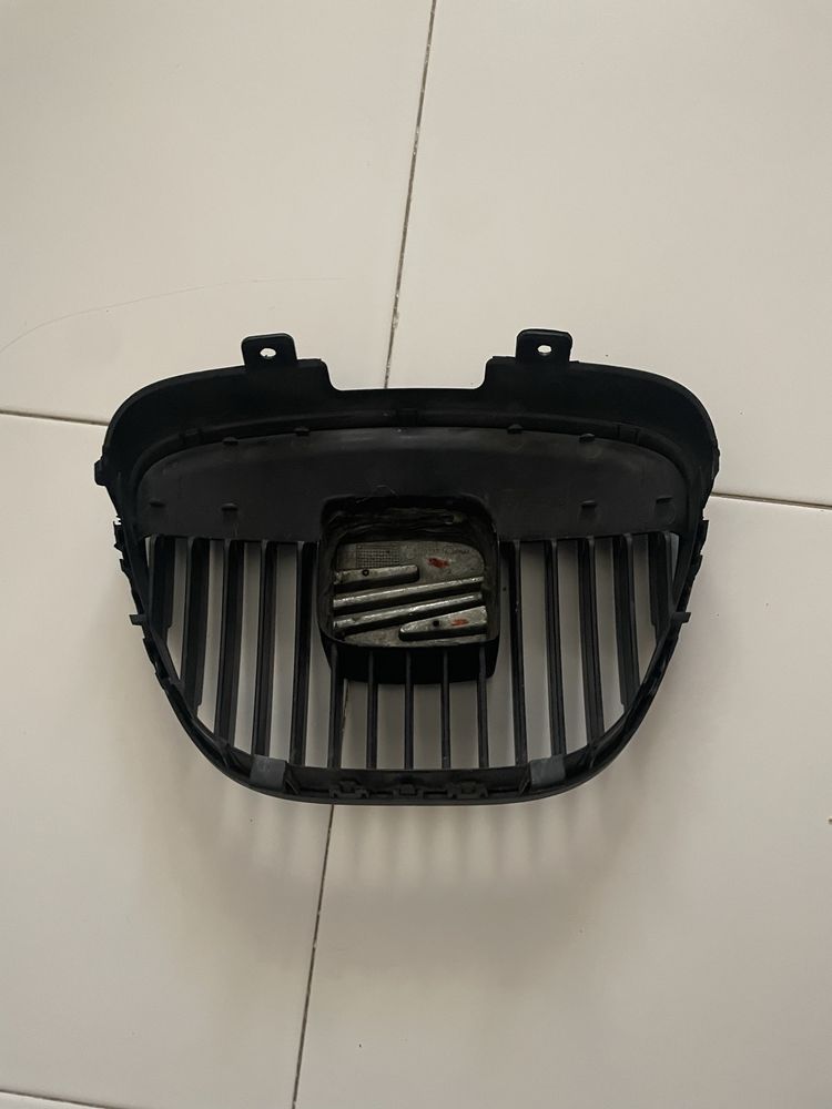 Seat Ibiza - grelha frontal