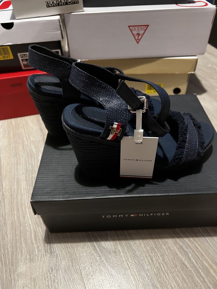 Nowe granatowe buty tommy hilfiger sandały na konturnie 38