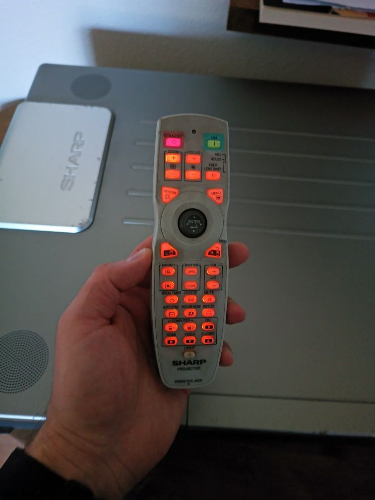 Sharp xg-p560wn projektor z 2 lampami