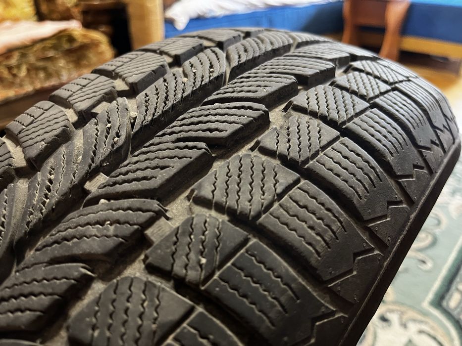 Резина зимова 185/65R15 4 штуки