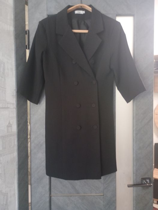 Сукня - піджак чорного кольору