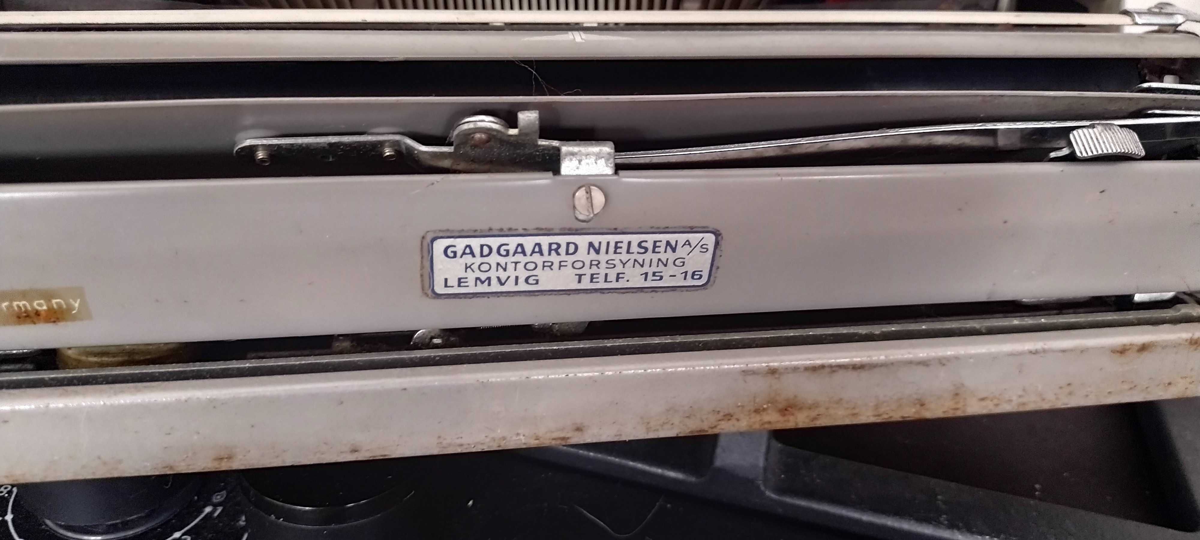zabytkowa maszyna do pisania adler made in germany,lata 60,okazja