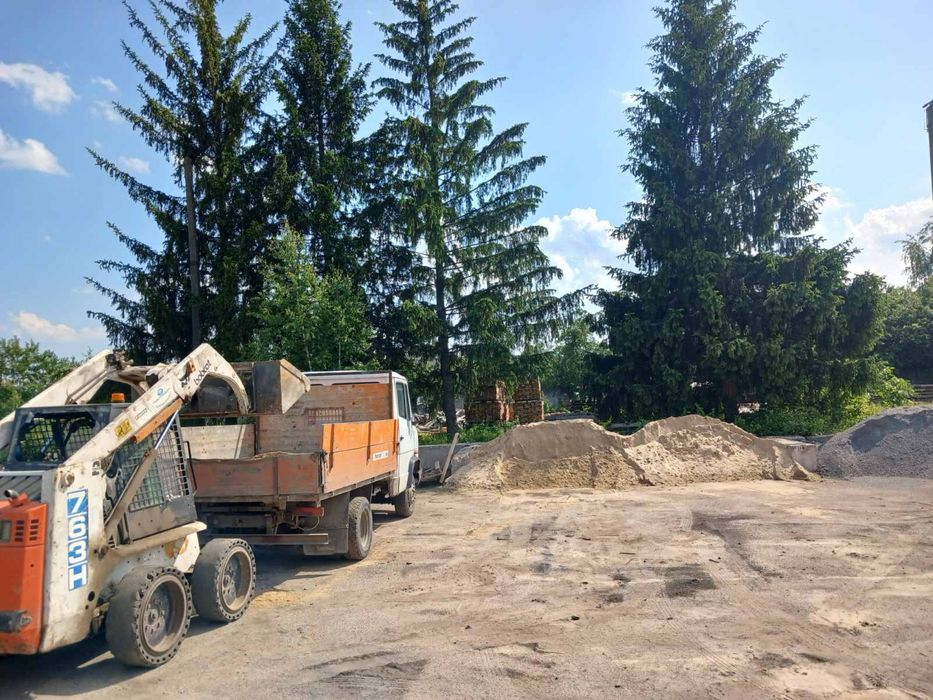 Пісок лісовий і митий, щебінь, відсів також є послуга вивезення сміття