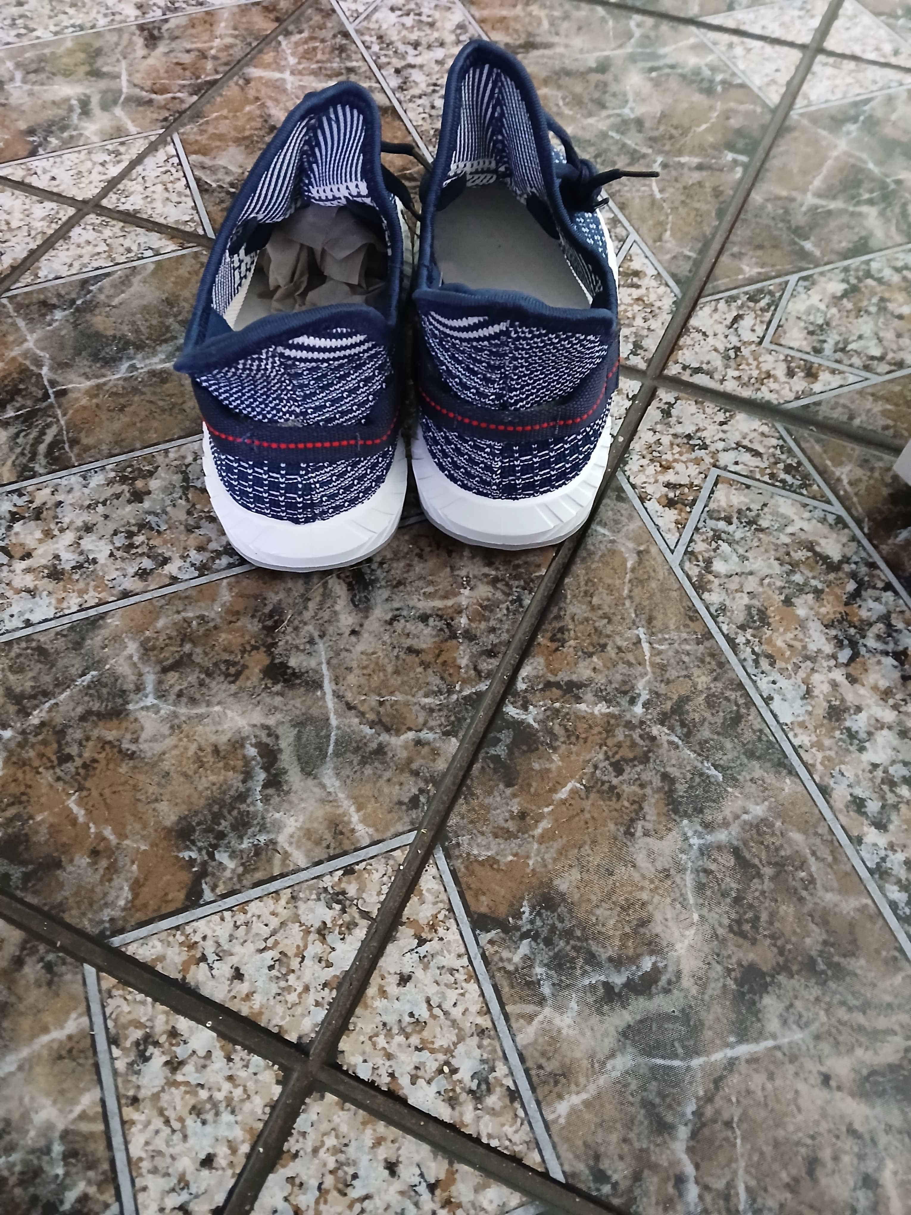 Buty młodzieżowe  letnie z siateczką rozm 38 Nowe