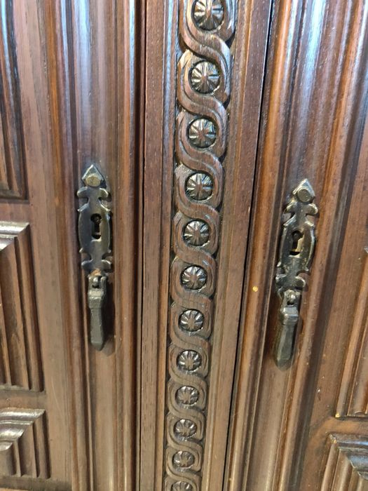 Móvel Antigo de sala em Madeira Maciça – excelente estado