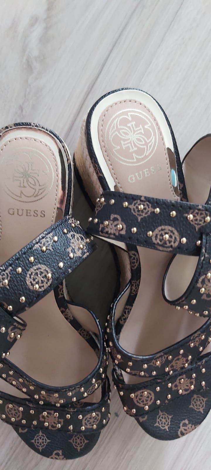 Sprzedam buty na koturnie GUESS