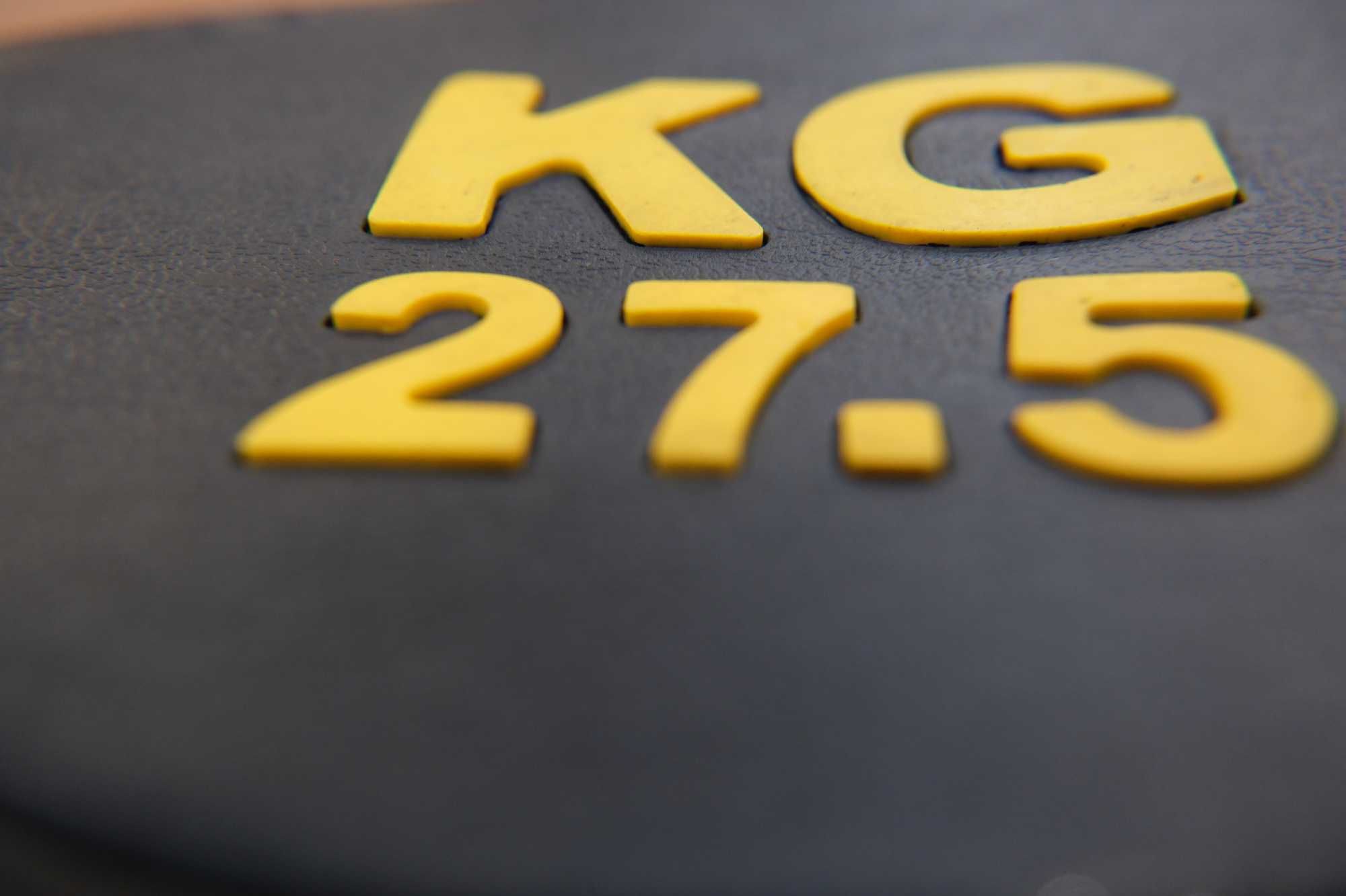 Hantle w pełnej gumie wyraźne oznaczenia cena za kilogram materiału