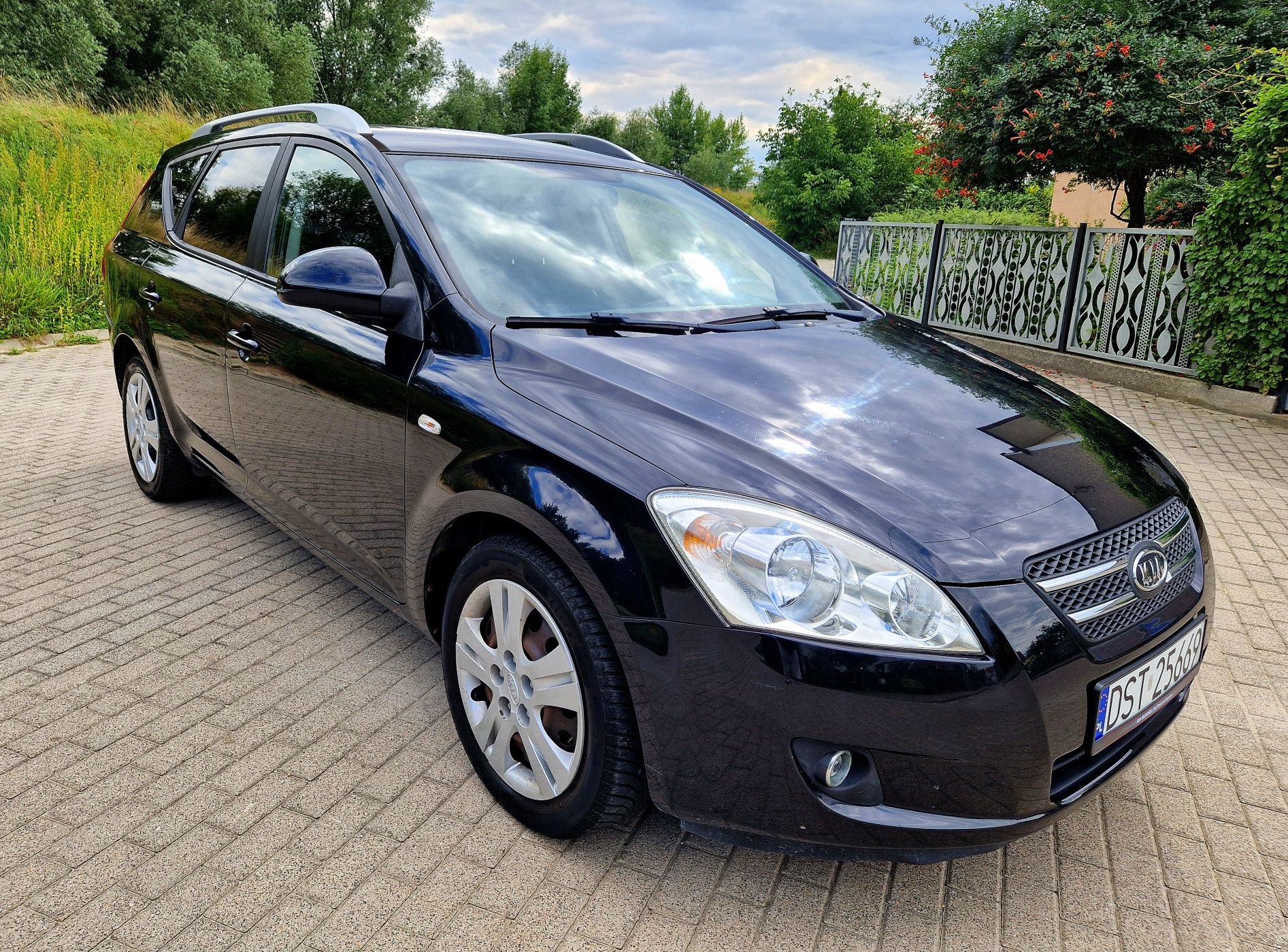 Kia Ceed 1.4 Benzyna 105 km Klimatronik Niski Przebieg Zarejestrowany