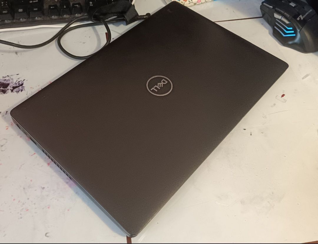 Ноутбук Dell  full HD ips touchscreen SSD ddr4